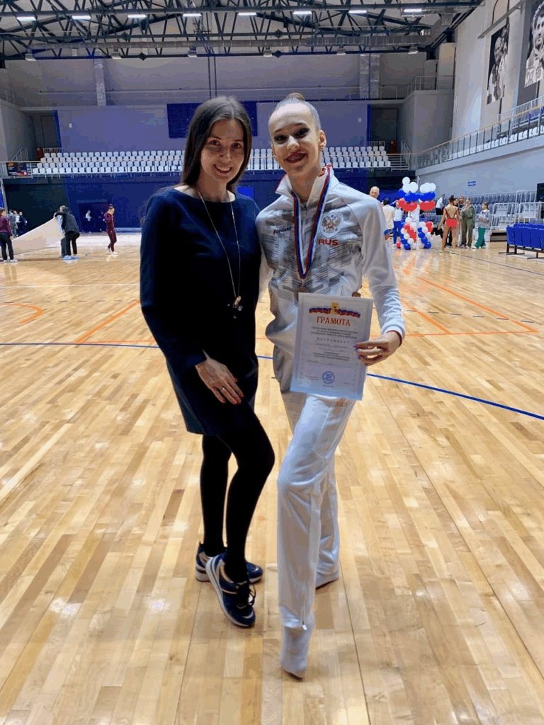 директор НикаЮниор Екатерина Шаева и призёр Карина Першина на соревнованиях